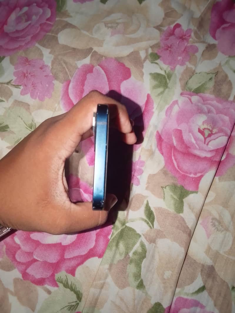 iphone 12 4
