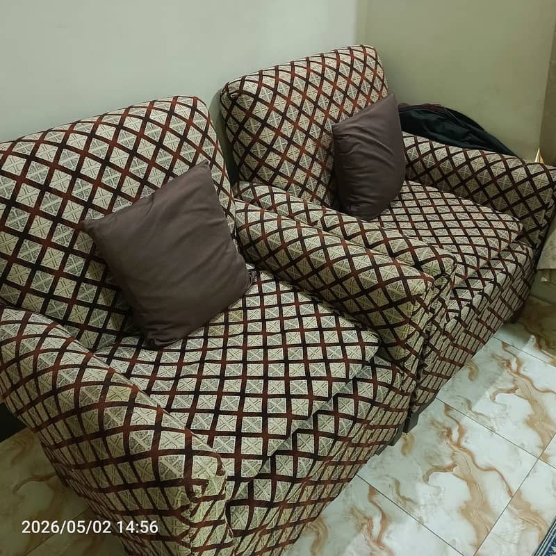 2 sofa seats 1