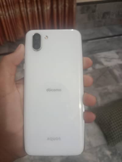 Sharp Aquos R2