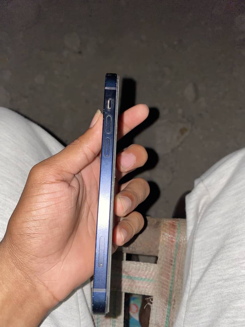 iPhone 12 3