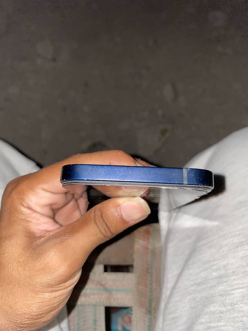 iPhone 12 6