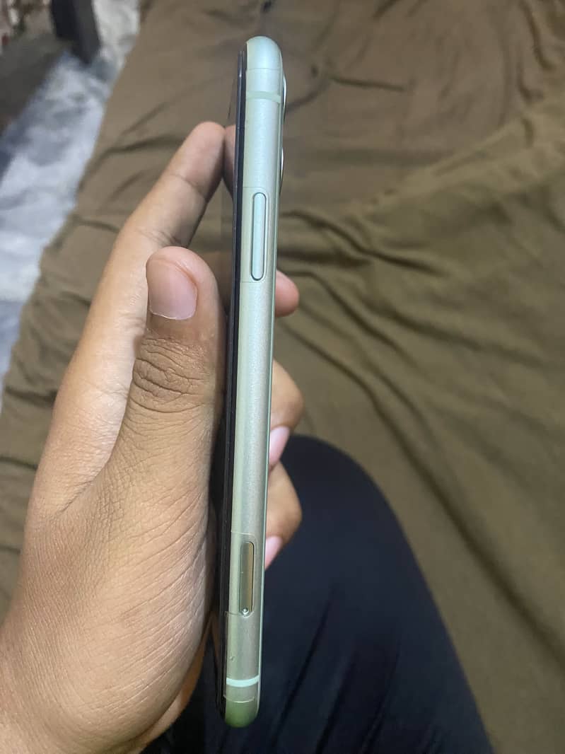 Apple iPhone 11 5