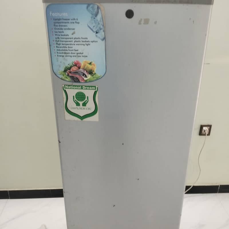 Vertical deep freezer 0