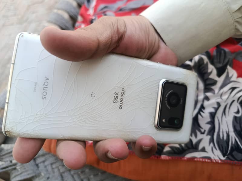 Sharp Aquos R6 3