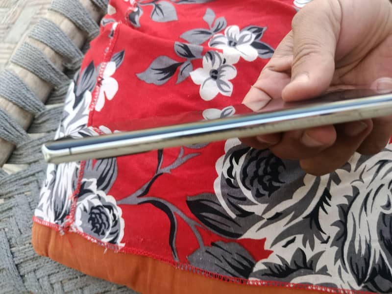Sharp Aquos R6 6