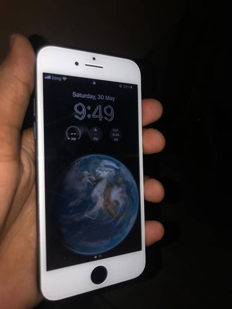 Apple iPhone 8 0