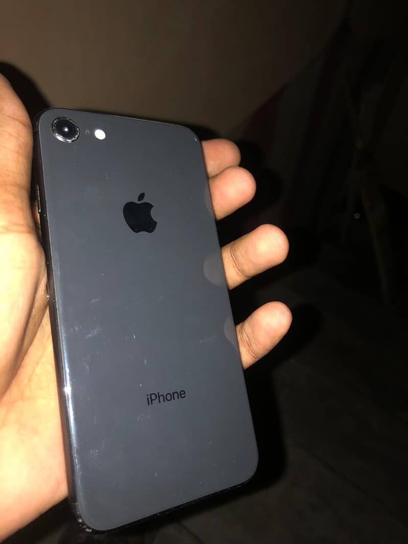 Apple iPhone 8 1