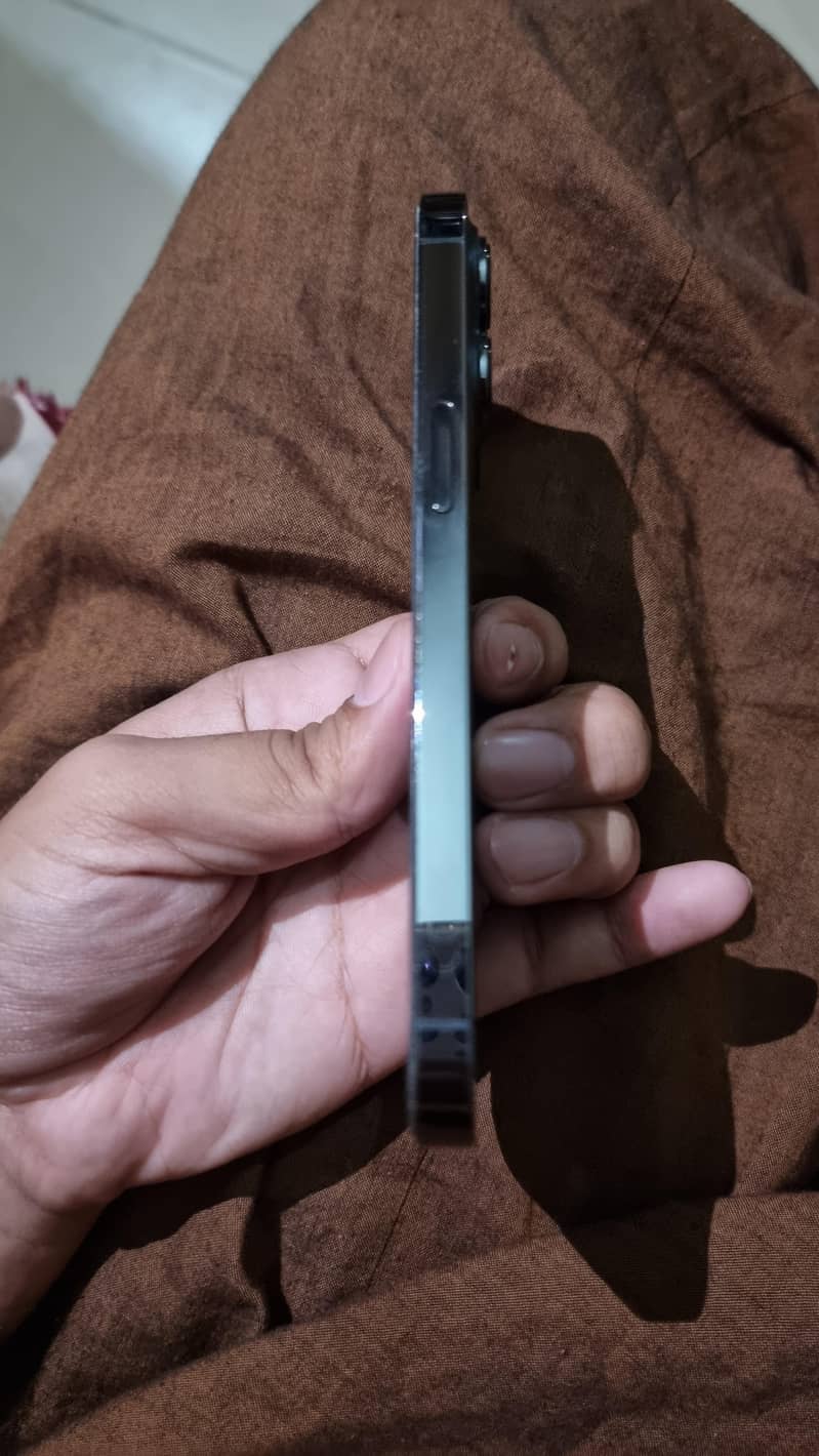 Apple iPhone 13 Pro 2