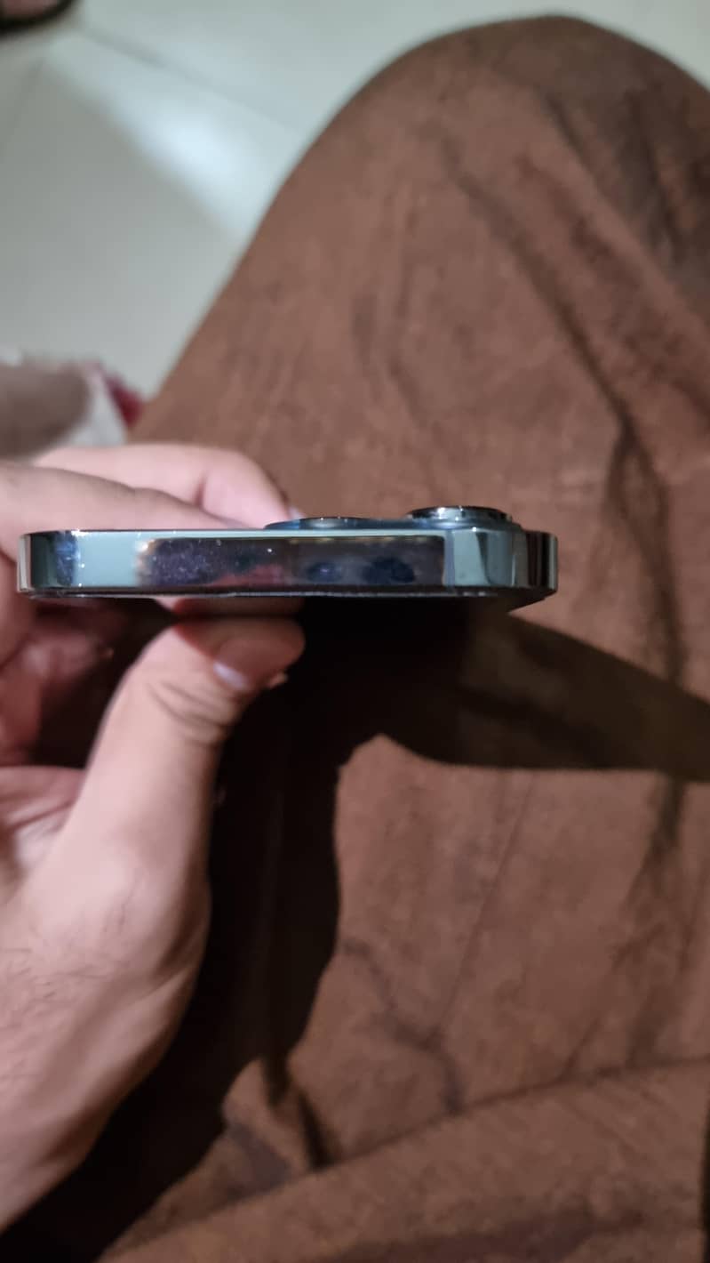 Apple iPhone 13 Pro 3