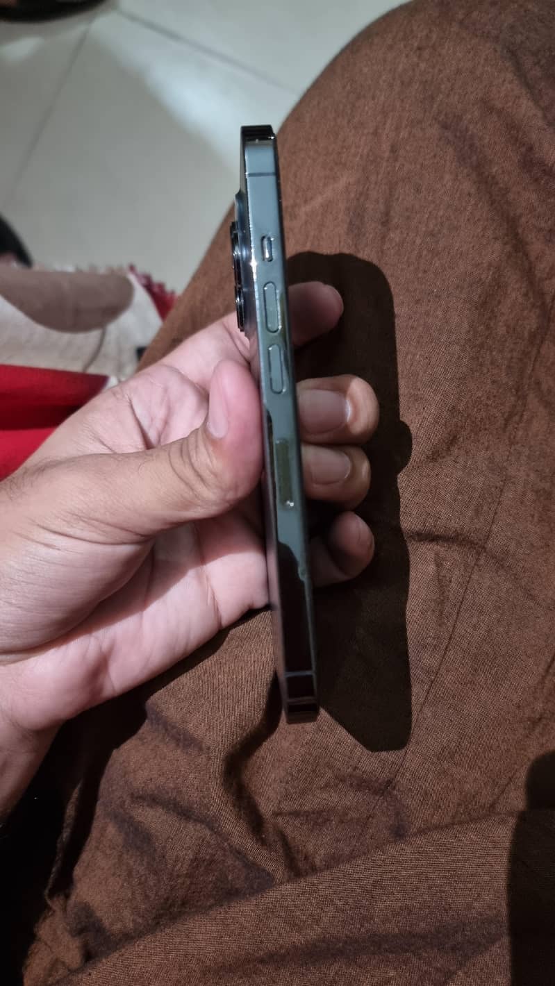 Apple iPhone 13 Pro 4