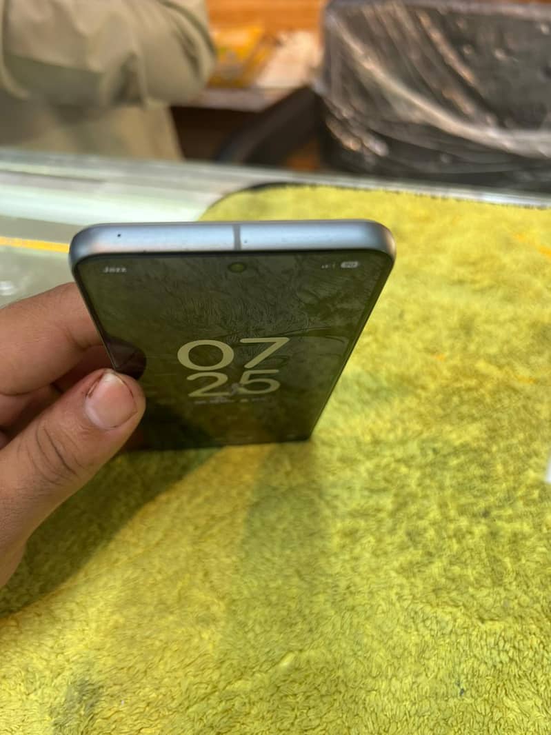 Google Pixel 8 4