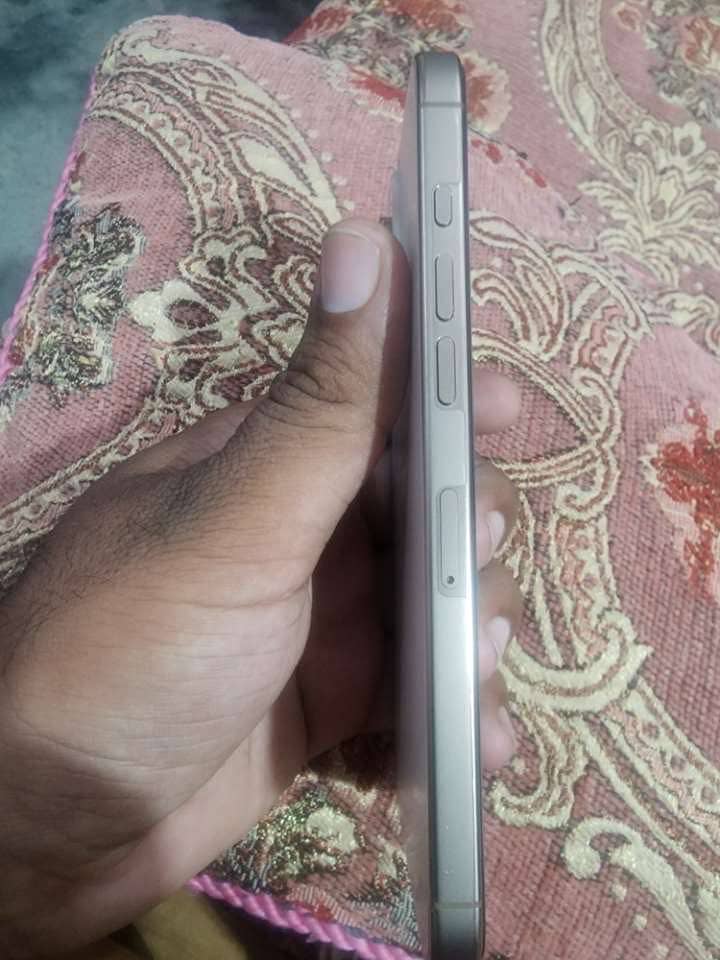 Apple iPhone 16 Pro Max 1
