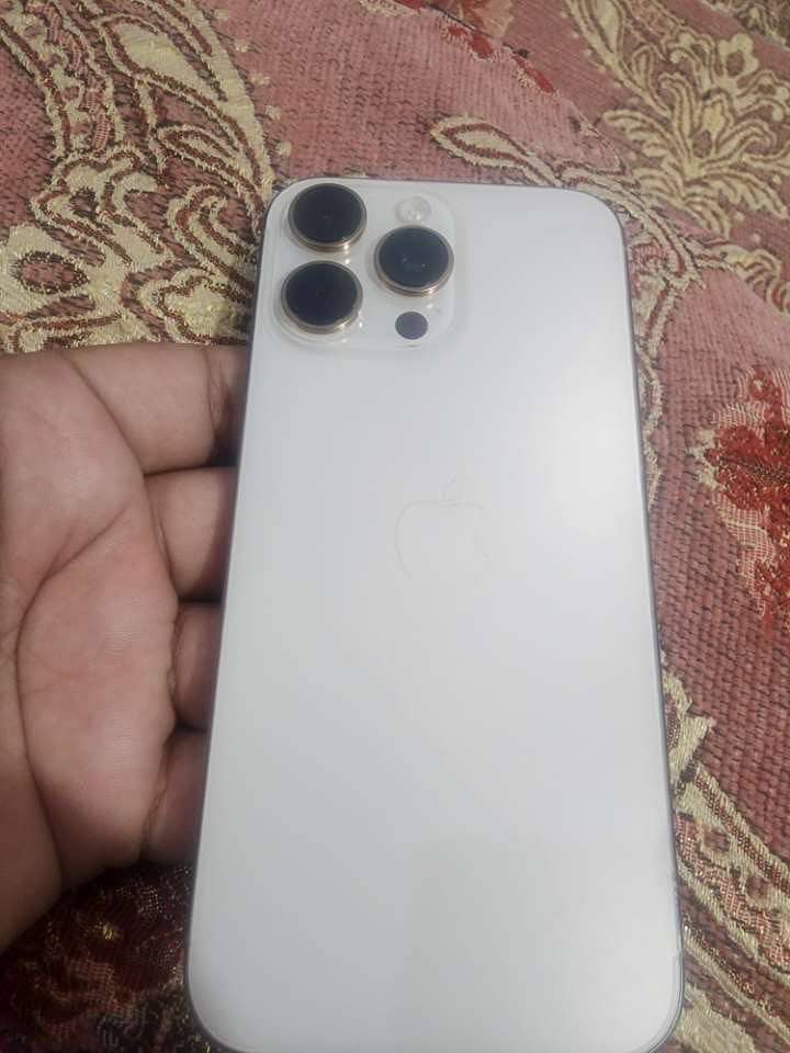 Apple iPhone 16 Pro Max 6