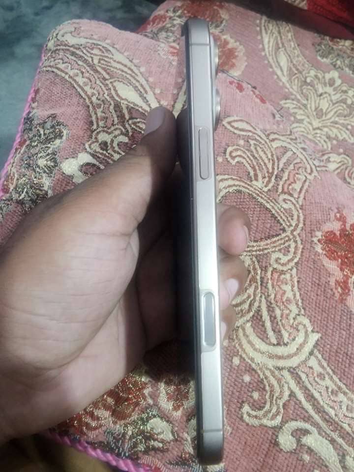 Apple iPhone 16 Pro Max 7
