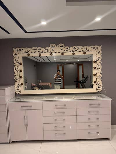 Vanity mirrors and table