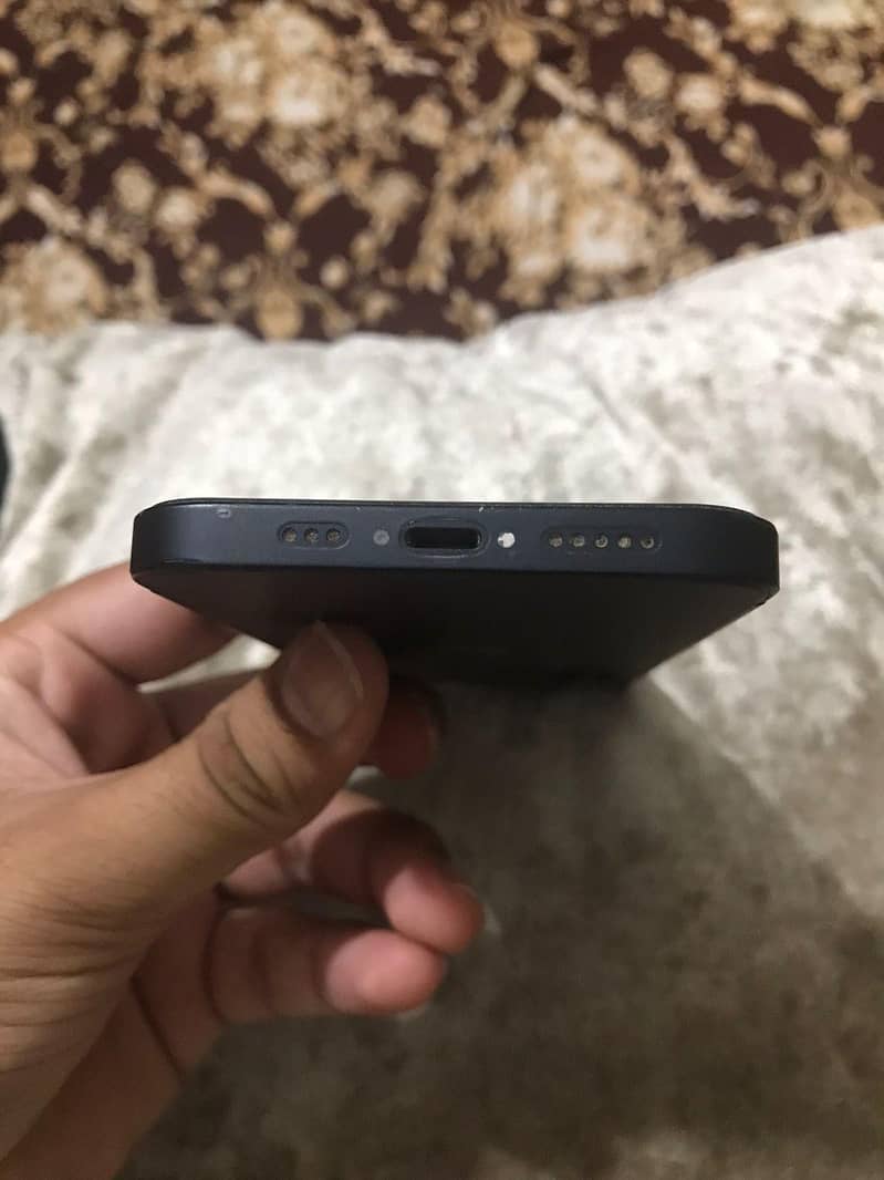 Apple iPhone 12 3