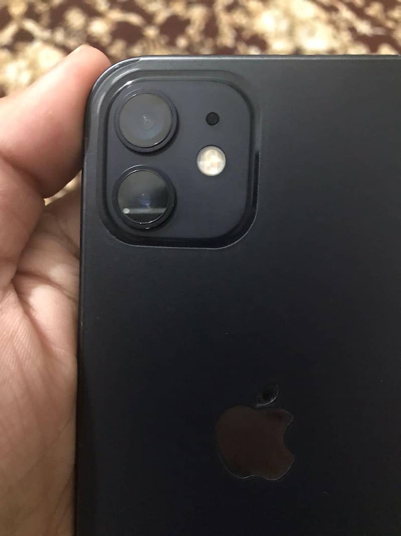 Apple iPhone 12 4