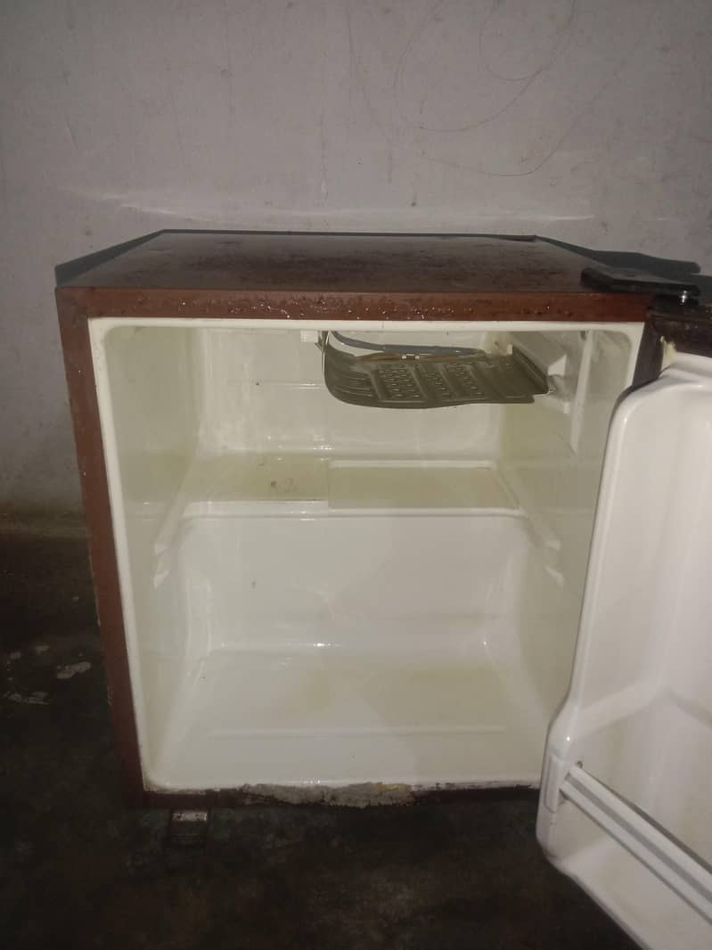 refrigerator 0