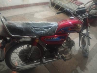 km 9000 bike chali ha bilkul new bike ha