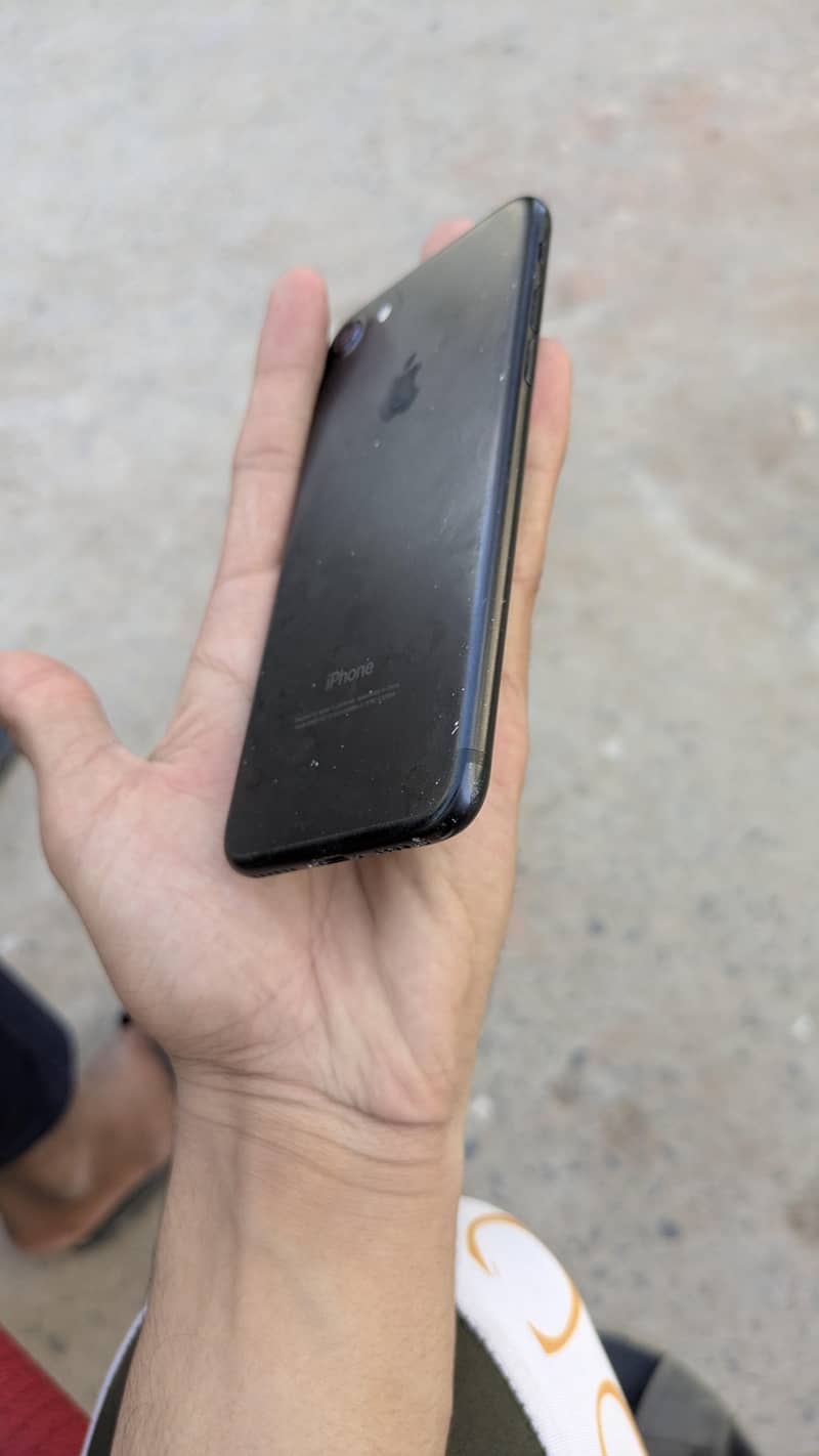 Apple iPhone 7 1