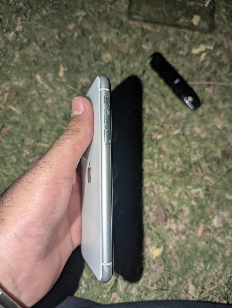 Apple iPhone 11 5