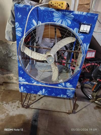 Solar cooler with 12V supply and stand just 1 month used only.