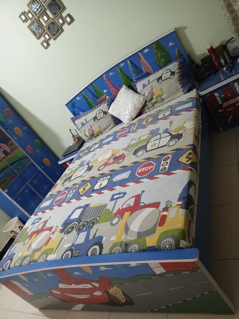Bed & wardrobe 4