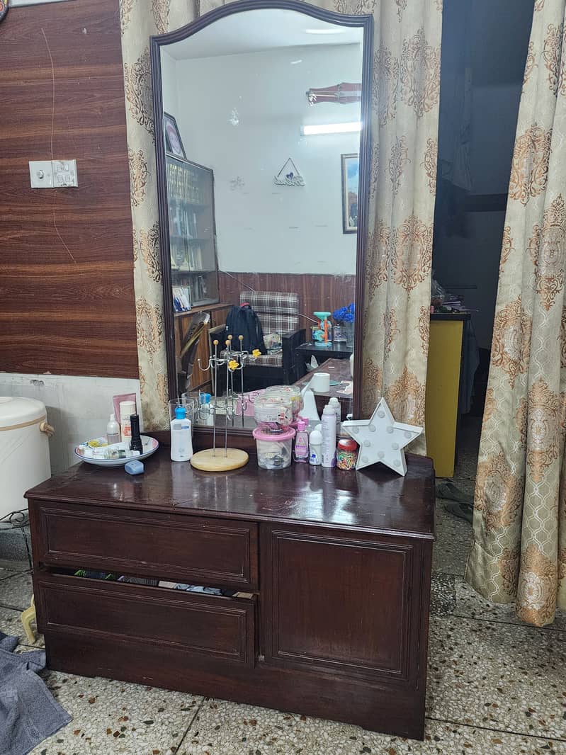 Dressing Table 0