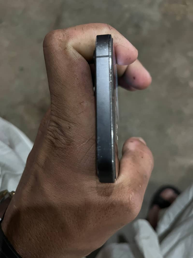 iPhone 12 pro 4