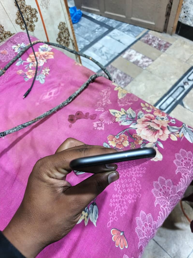 Apple iPhone 11 3