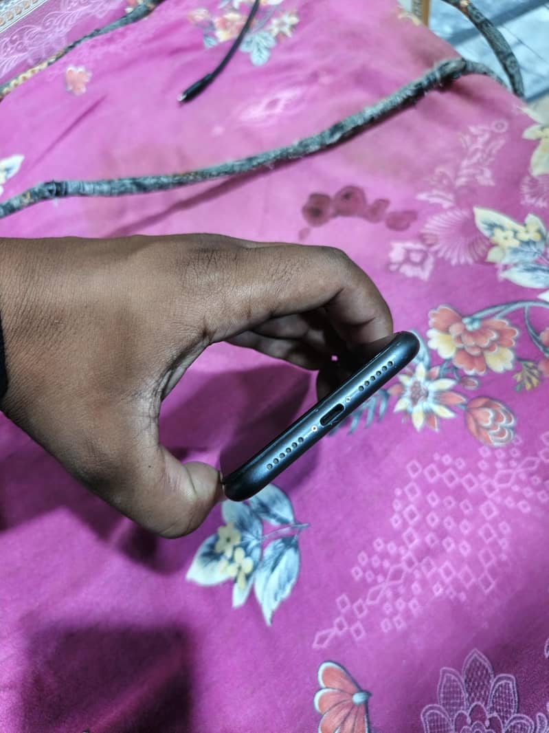Apple iPhone 11 5