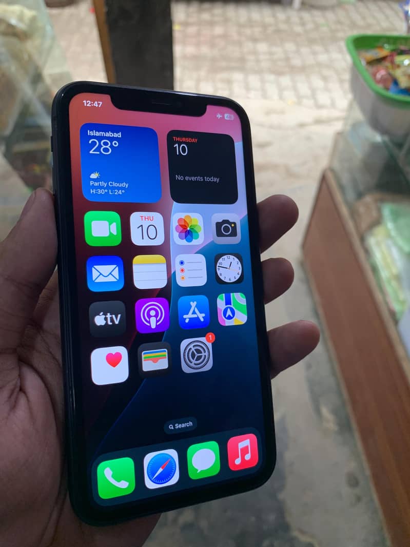 Apple iPhone 11 4