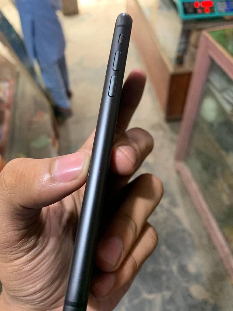 Apple iPhone 11 8