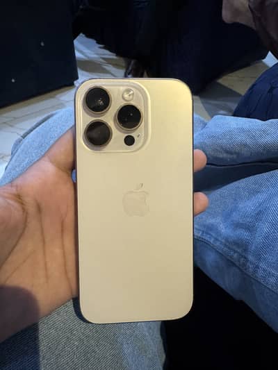 Apple iPhone 16 Pro jv
