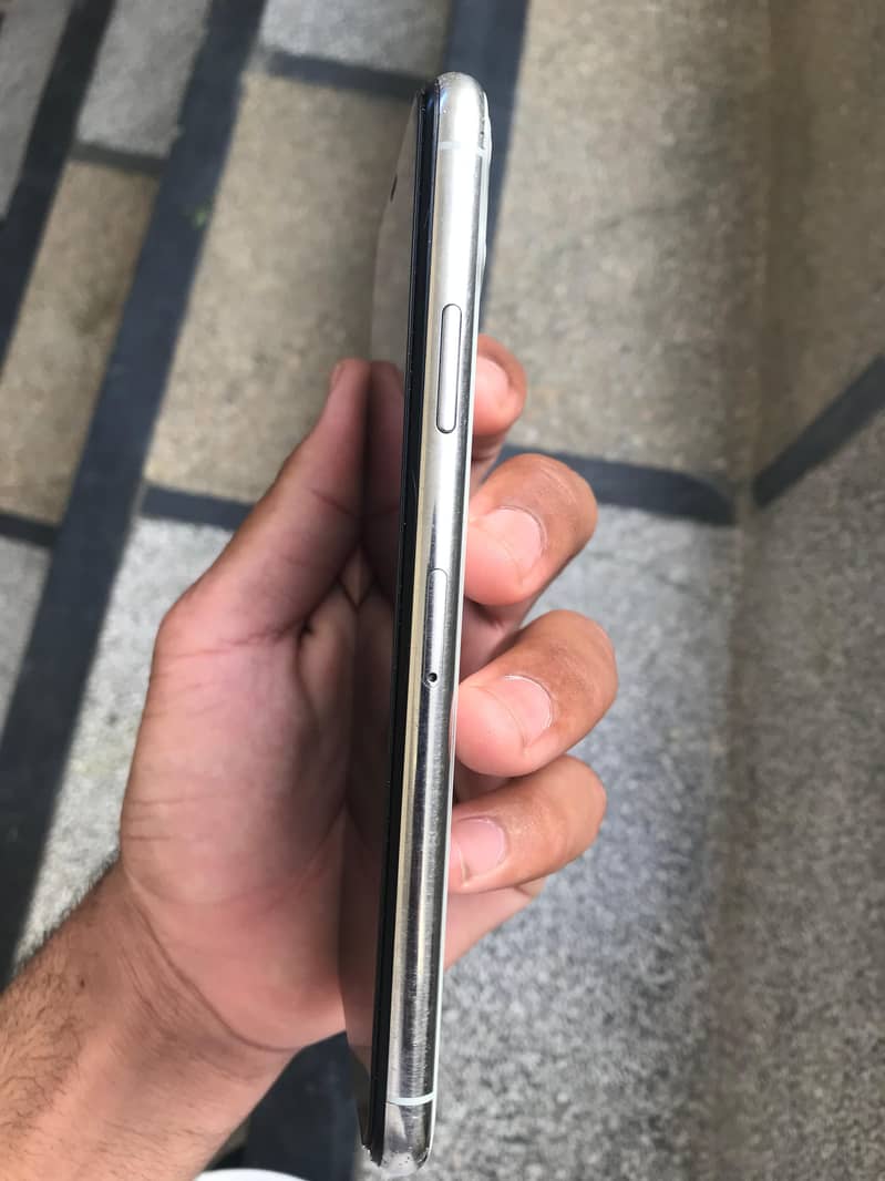 Apple iPhone 11 3