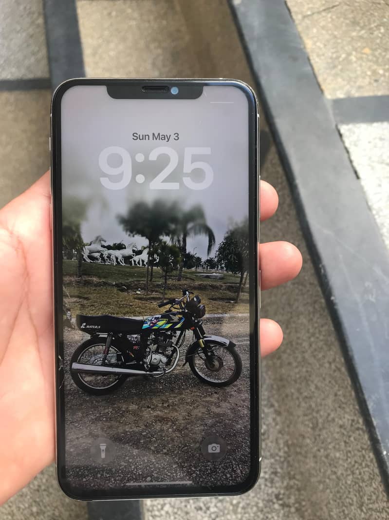 Apple iPhone 11 4
