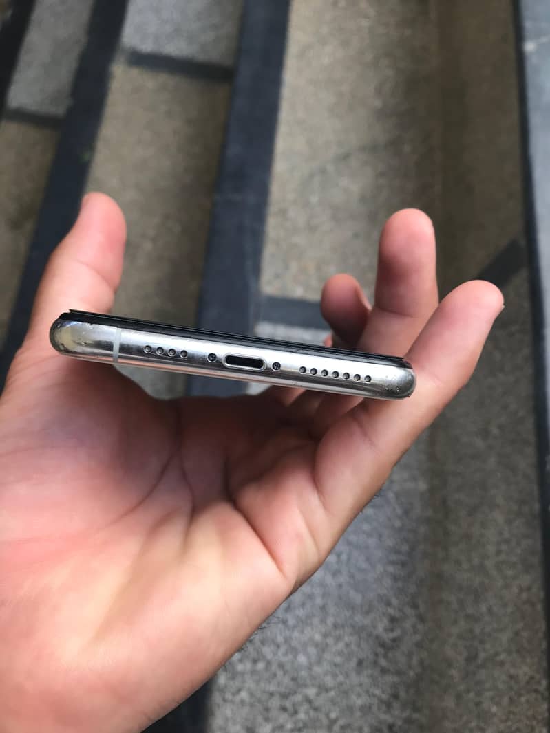 Apple iPhone 11 5
