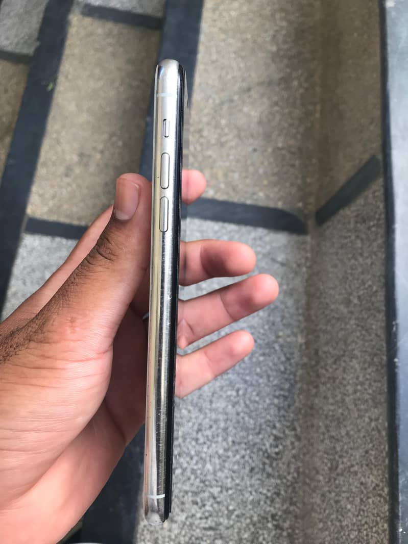 Apple iPhone 11 6
