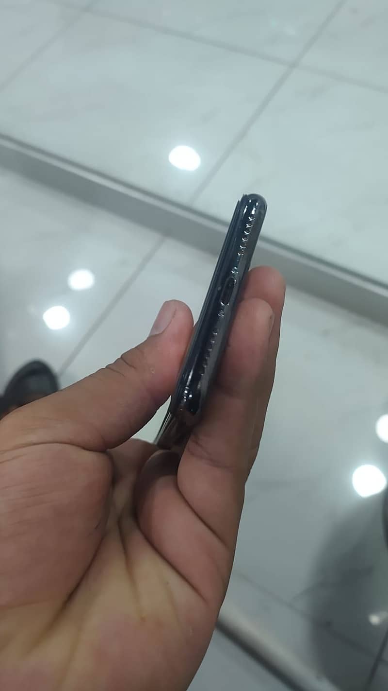 Apple iPhone X 2