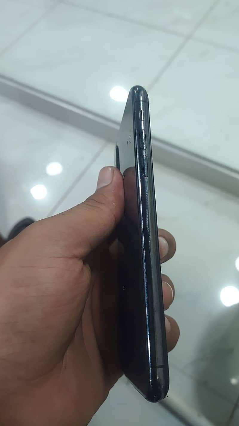 Apple iPhone X 6