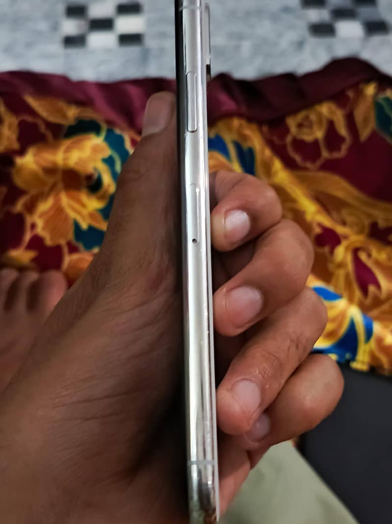 Apple iPhone X 3