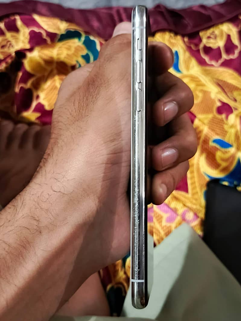 Apple iPhone X 4
