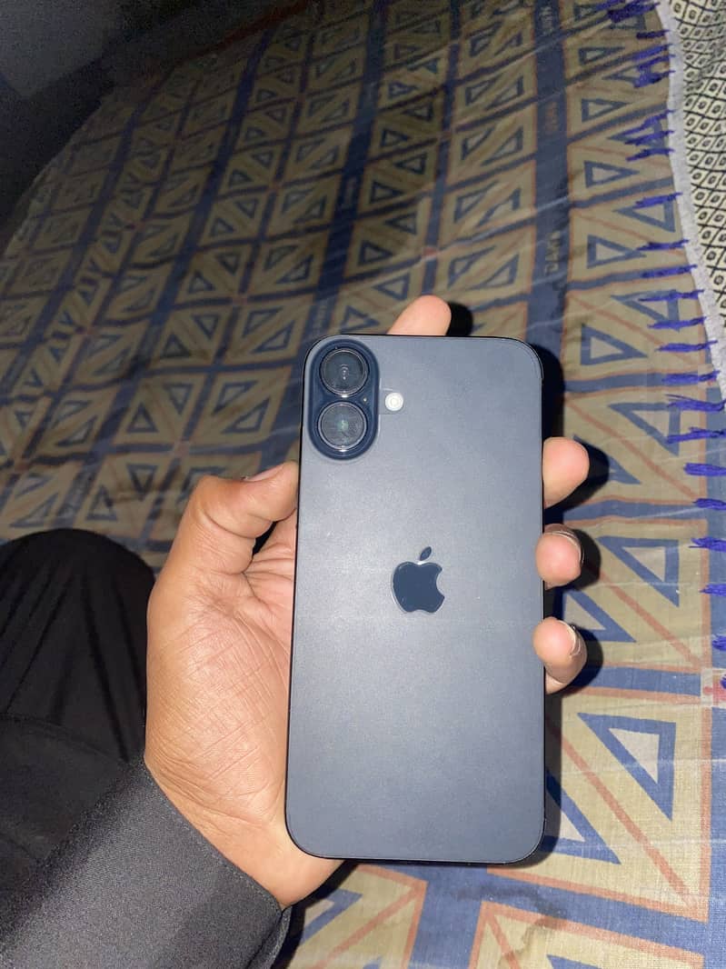 Apple iPhone 16 Plus 1