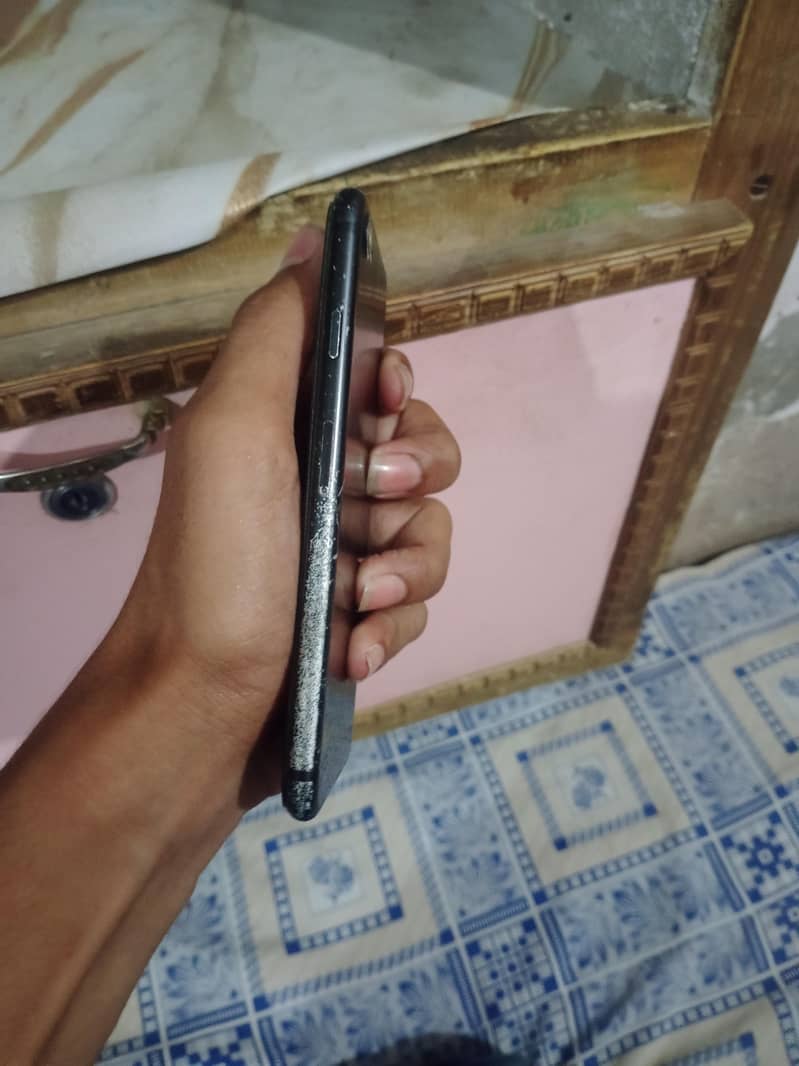 Apple iPhone 7 1