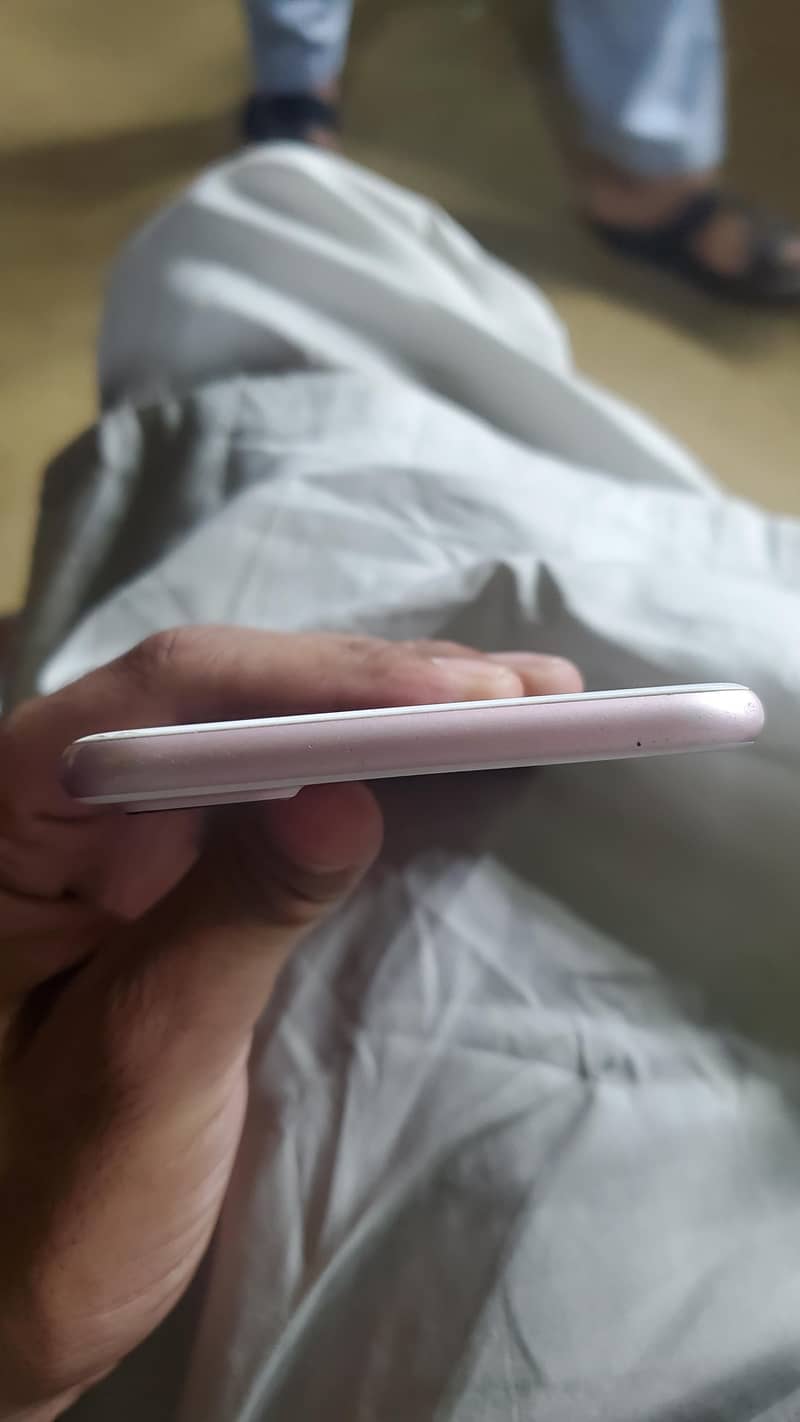 iPhone 7 3