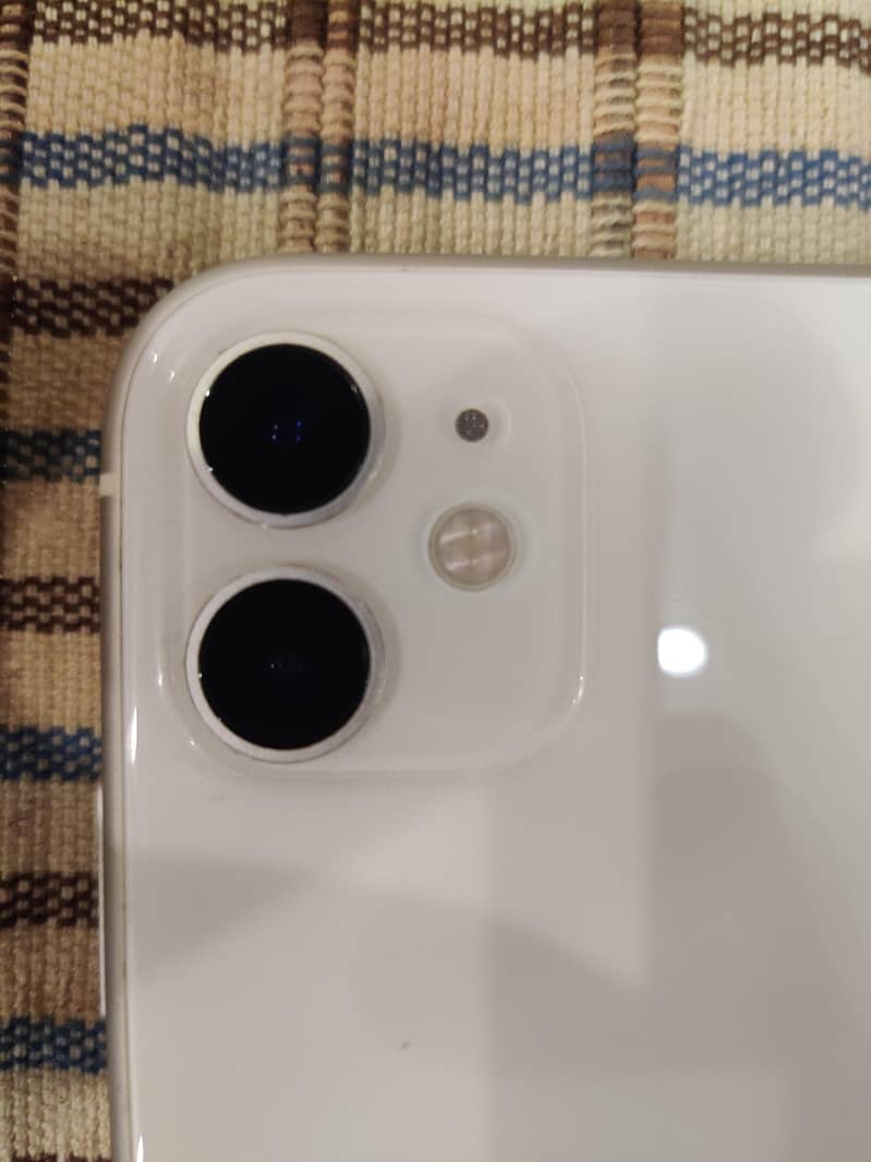 Apple iPhone 11 4