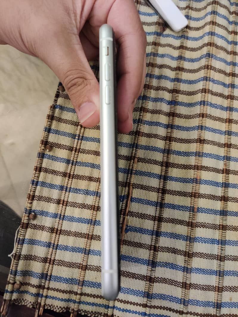 Apple iPhone 11 5