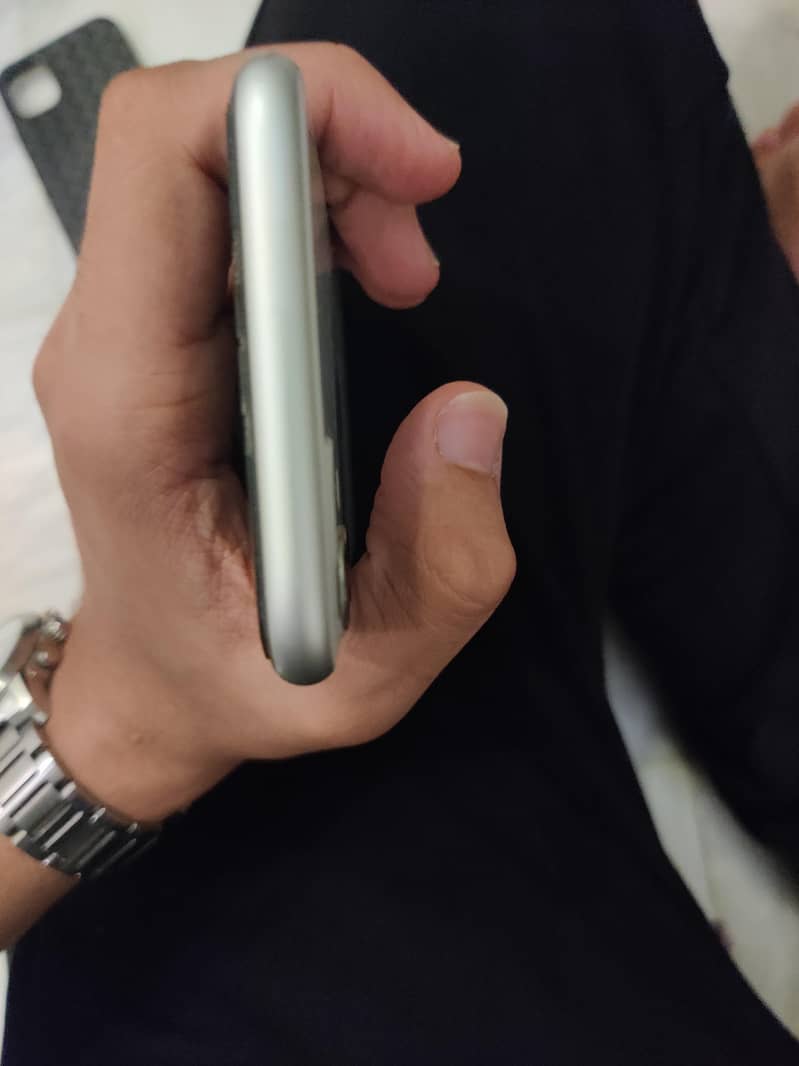 Apple iPhone 11 6