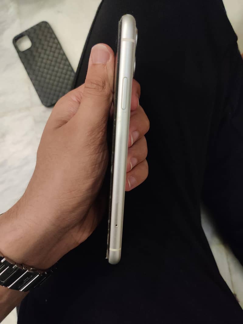 Apple iPhone 11 7