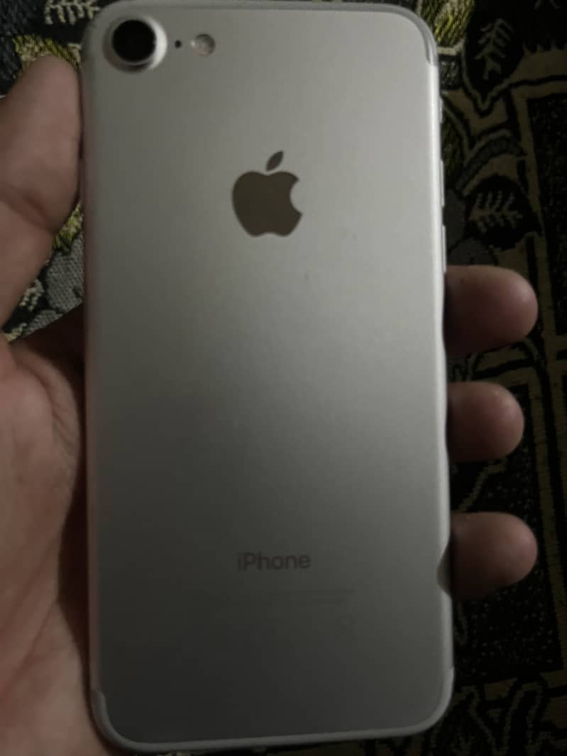 Apple iPhone 7 0
